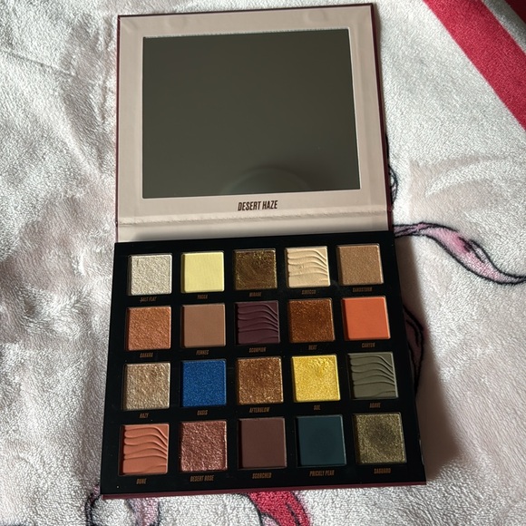 Beauty Bay Desert Haze palette - Picture 2 of 6